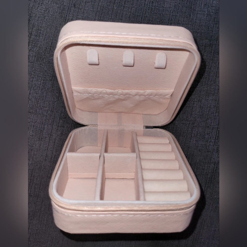 NWT Pastel Pink Travel Jewelry Organizer